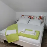 Nada Apartment Srima