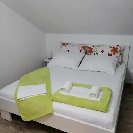 Nada Apartman Srima
