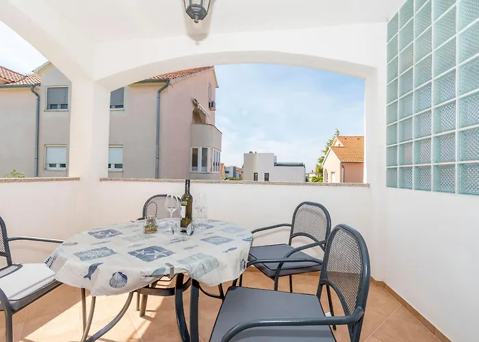 Nada Appartement Srima